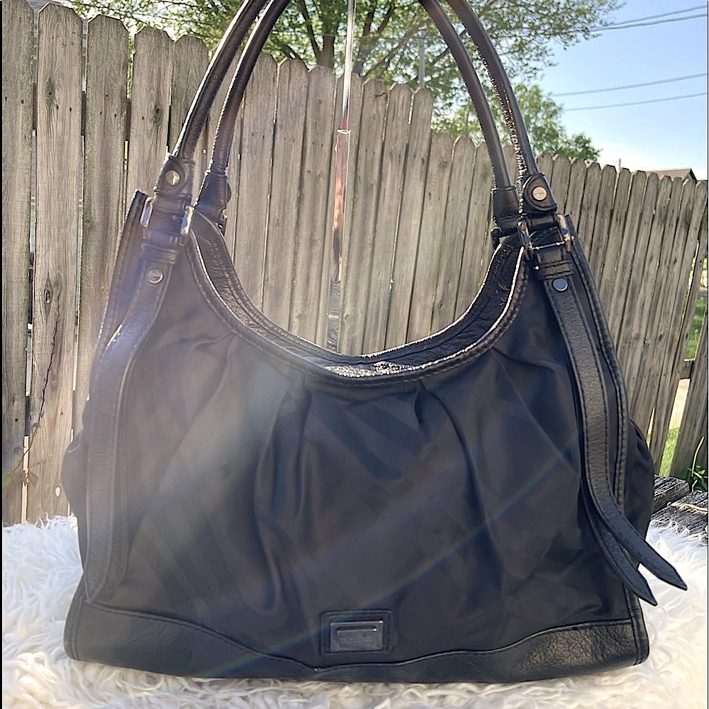 Burberry ShoulderWeekend Bag in Black
